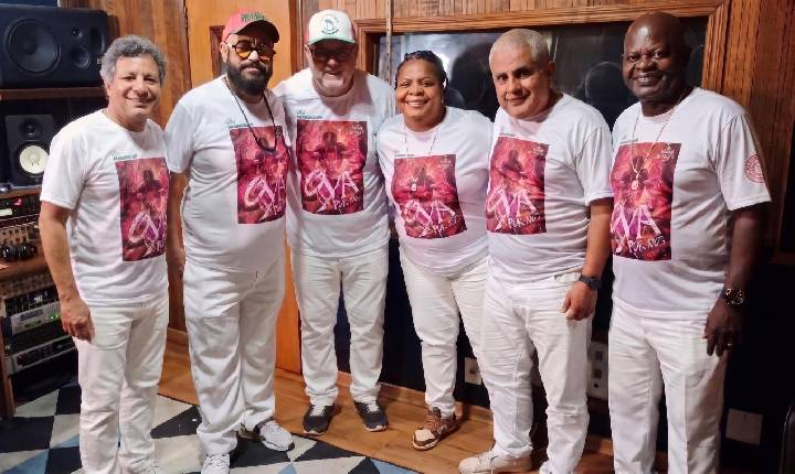 A Democracia do Samba: grupo reúne publicitário de Nova York e guardador de carro no mesmo palco
