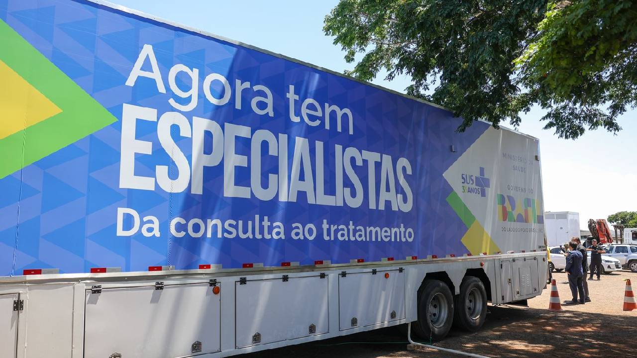 Agora Tem Especialistas lança em Manguinhos carreta de saúde da mulher