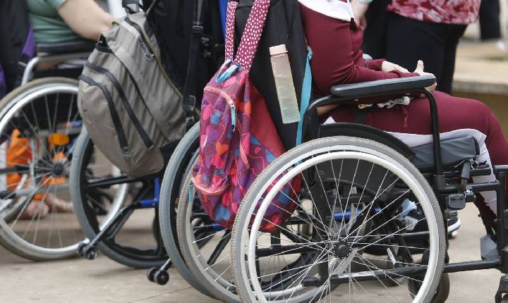 Analfabetismo entre jovens e adultos com deficiência é 12 vezes maior