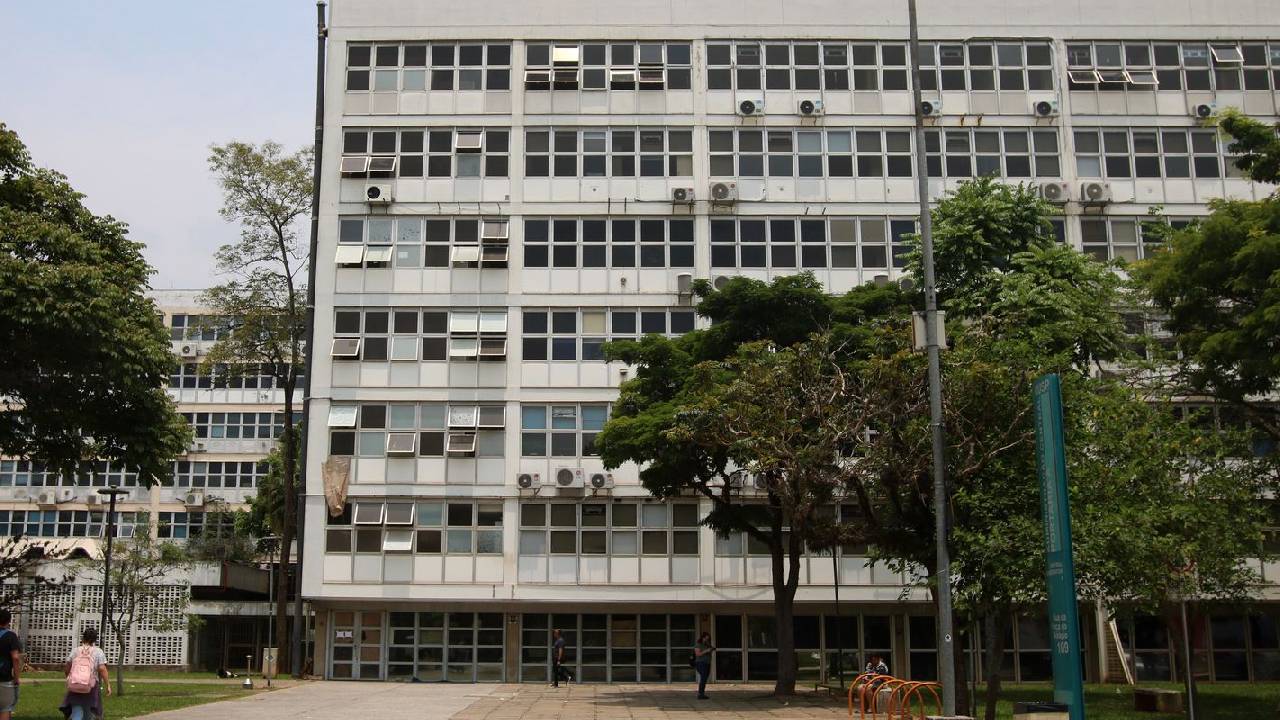Após acordo com reitoria, funcionários da USP encerram greve