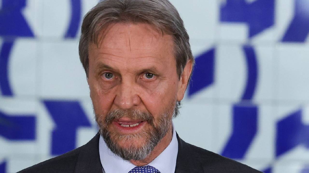 Após AVC isquêmico, líder do PT na Câmara continua internado