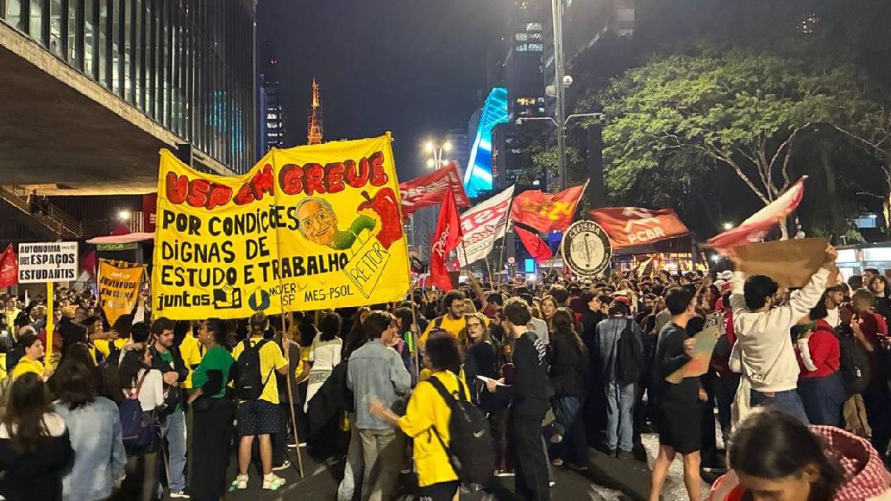 Ato de alunos da USP cobra diálogo com reitoria