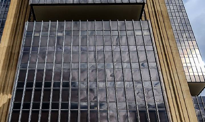BC aponta desaceleração da inflação, mas mantém alerta sobre riscos