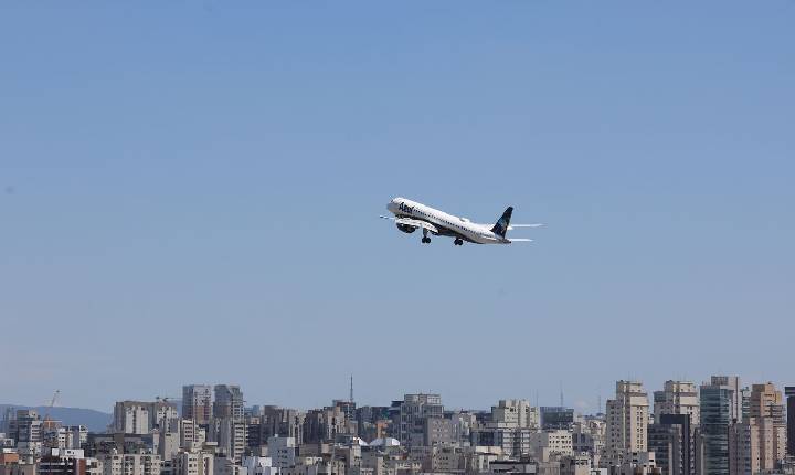 Brasil bate recorde de passageiros em voos domésticos em 2026