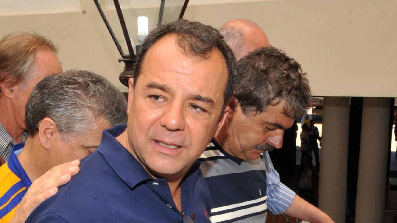 Cabral é condenado por esquema de regalias durante prisão no Rio