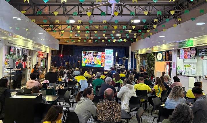 Calçadão Praia Shopping terá telão para assistir jogos da Copa do Mundo e encontro de troca de figurinhas