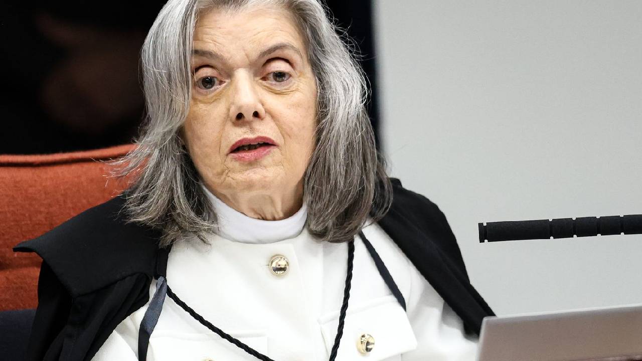 Cármen Lúcia vota para condenar Eduardo Bolsonaro por difamação