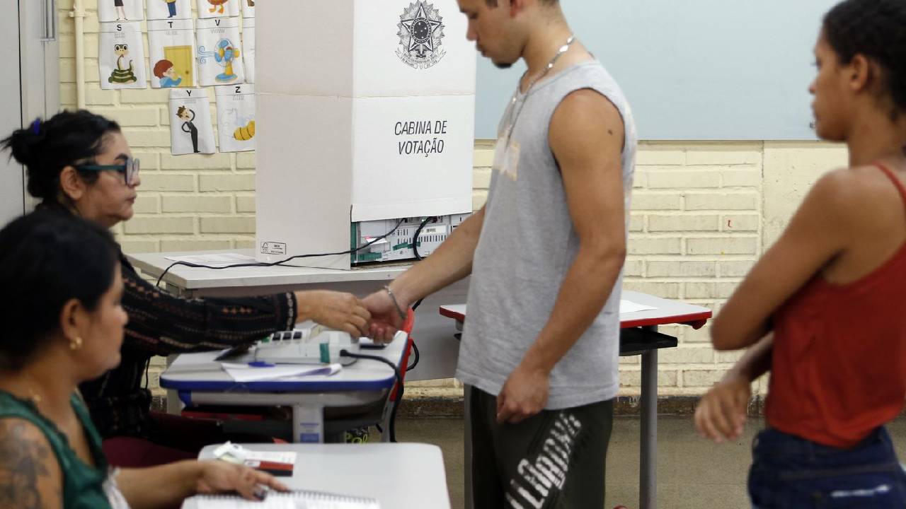 Com envelhecimento da população, eleitorado jovem recua 22% em 16 anos