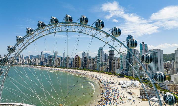 Com R$ 135 milhões em outorgas, Balneário Camboriú quer ampliar arrecadação com nova lei que permite arranha-céus nos bairros