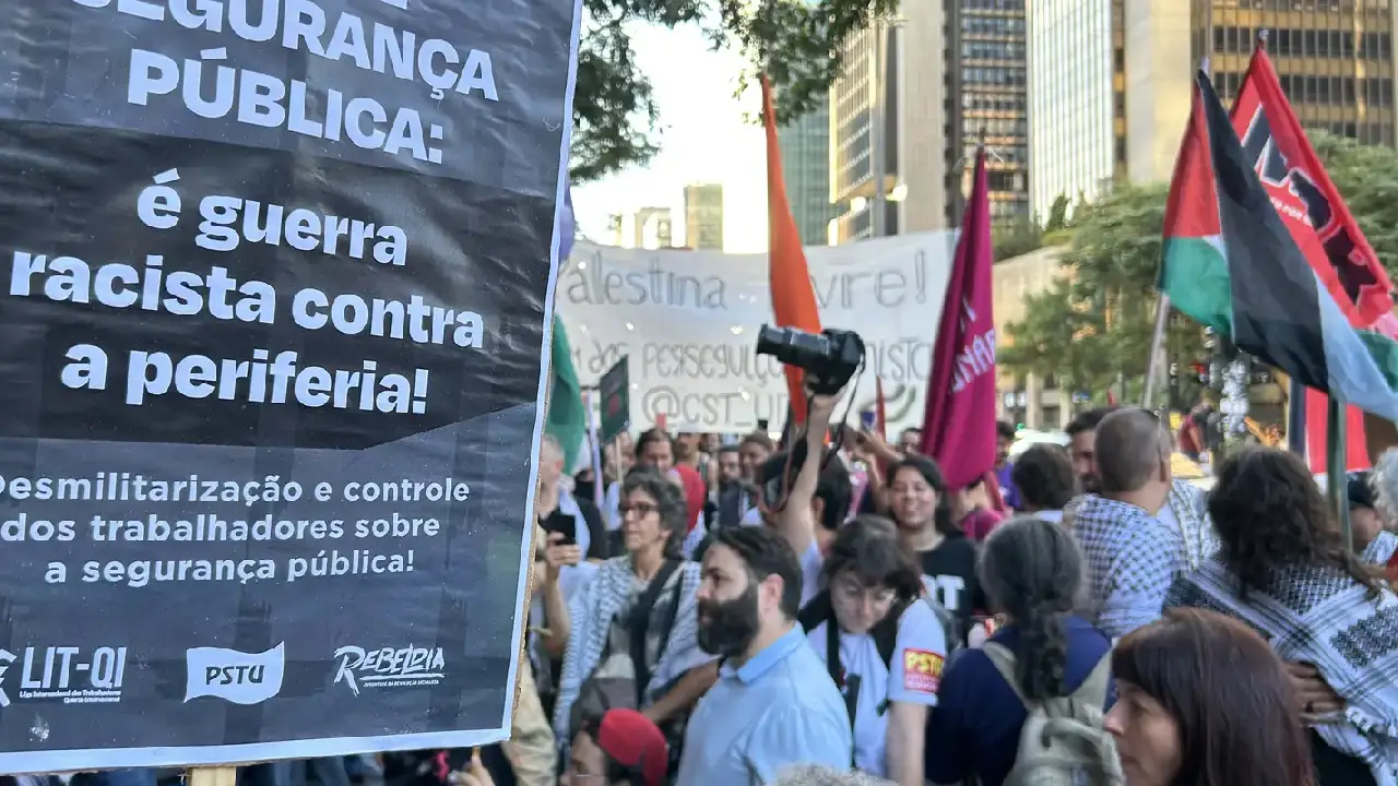 Cordão da Mentira faz ato na Paulista para lembrar Crimes de Maio 