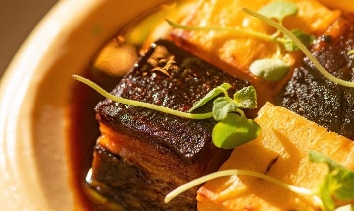 Costela Angus defumada por 14 horas e Rigatoni com camarões estão entre os destaques de festival gastronômico em Itajaí