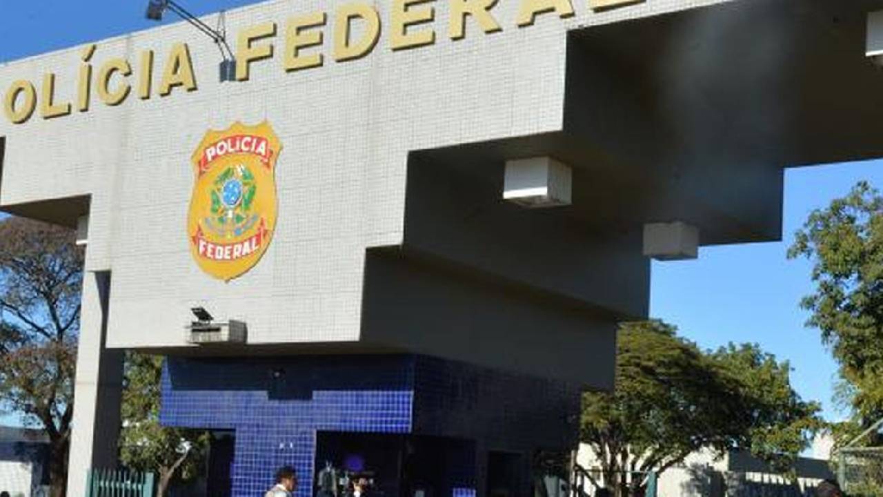 Delegados criticam afastamento de chefe da PF por decisão monocrática