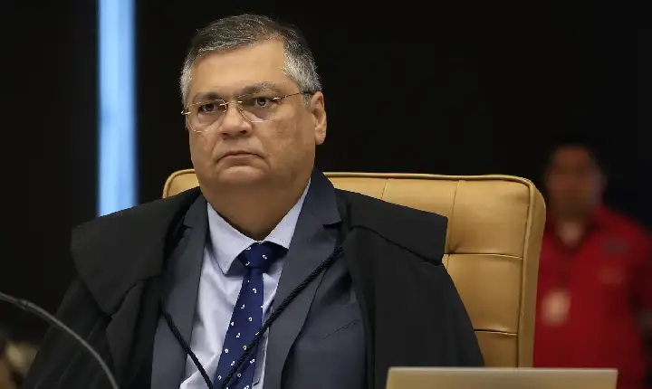 Dino cobra explicação sobre elo entre Master e instituto de Mendonça