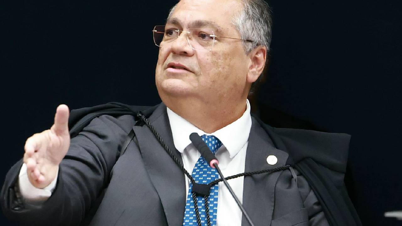 Dino nega pedido de soltura de Deolane Bezerra