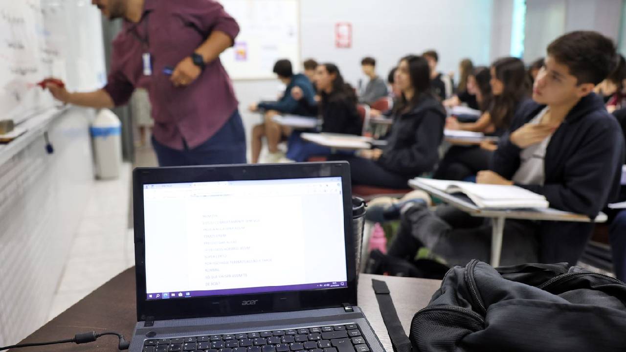 Docentes usam inteligência artificial para inovar e engajar alunos