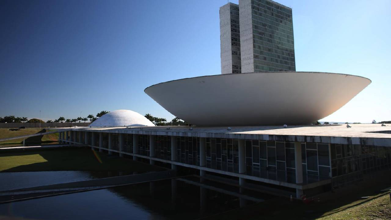 ELEIÇÕES 2026: VEJA QUEM ESTÁ NA FRENTE NA DISPUTA PELOS GOVERNOS DOS 26 ESTADOS E DO DISTRITO FEDERAL