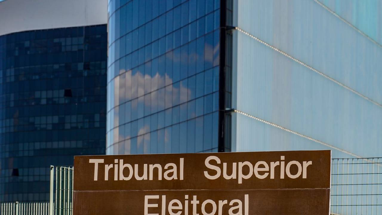 Eleições: TSE assina acordo com big techs para combater desinformação