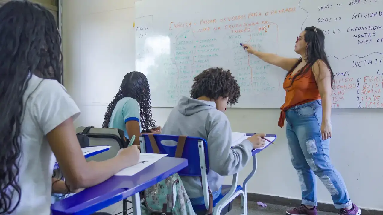 Escolas privadas fora de locais de votação terão aulas normais no DF