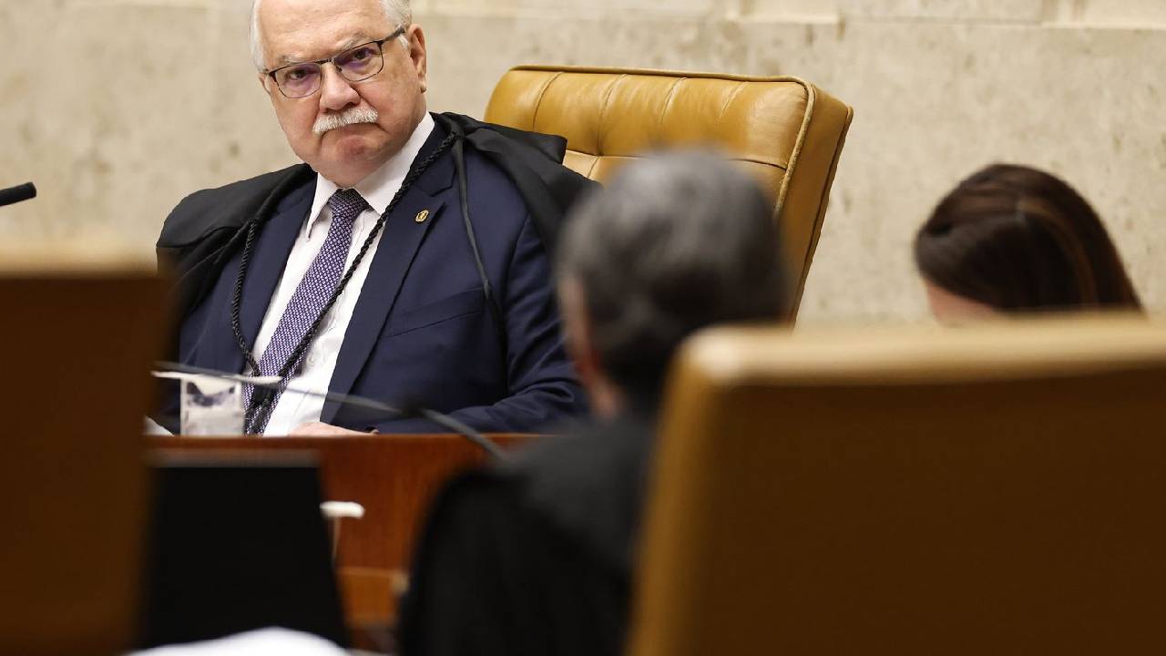 Ex-ministros e sociedade civil divulgam carta em apoio a Fachin 