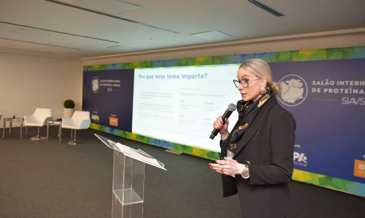 FACTA Conecta discute o uso de antimicrobianos e seu impacto no comércio internacional de produtos de origem animal