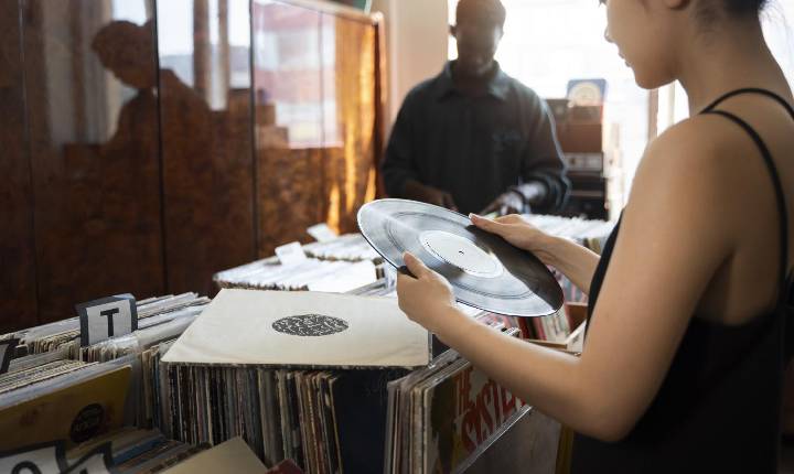 Feira gratuita reúne mais de 2 mil discos de vinil em Itapema neste fim de semana