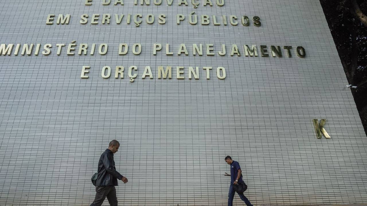 Governo pretende realocar R$ 20 bilhões no Orçamento de 2027