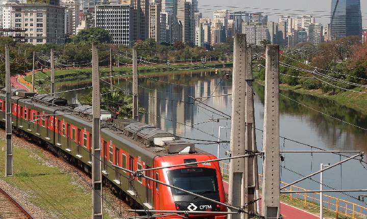 Greve de trens em SP causa congestionamento de mais de 2 mil km 