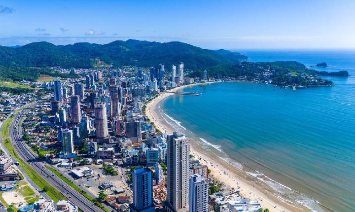 Itapema ultrapassa Balneário Camboriú e assume liderança do metro quadrado mais caro do Brasil, segundo FipeZap