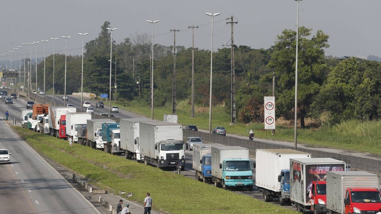 Lei garante frete mínimo no transporte de cargas; saiba o que muda