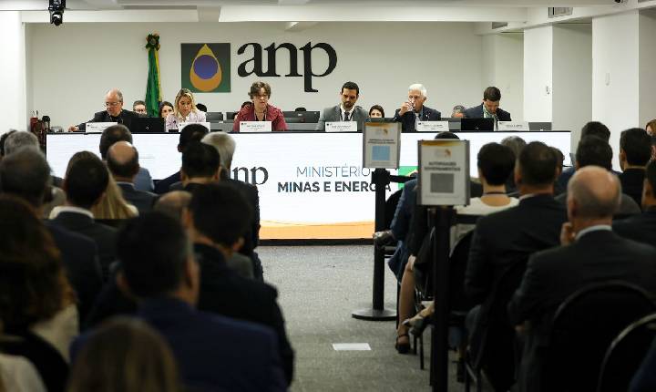 Leilão da ANP arrecada R$ 3 bilhões com a venda de 49 blocos