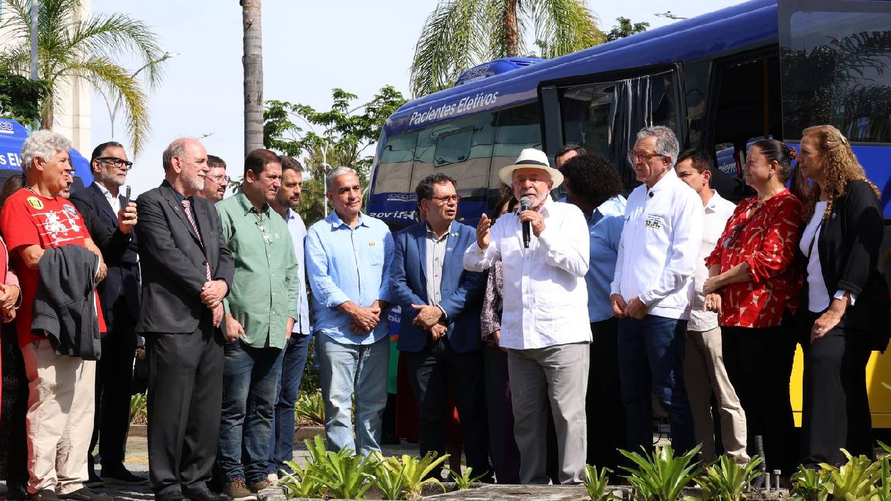 Lula pede que governador do RJ trabalhe para prender milicianos