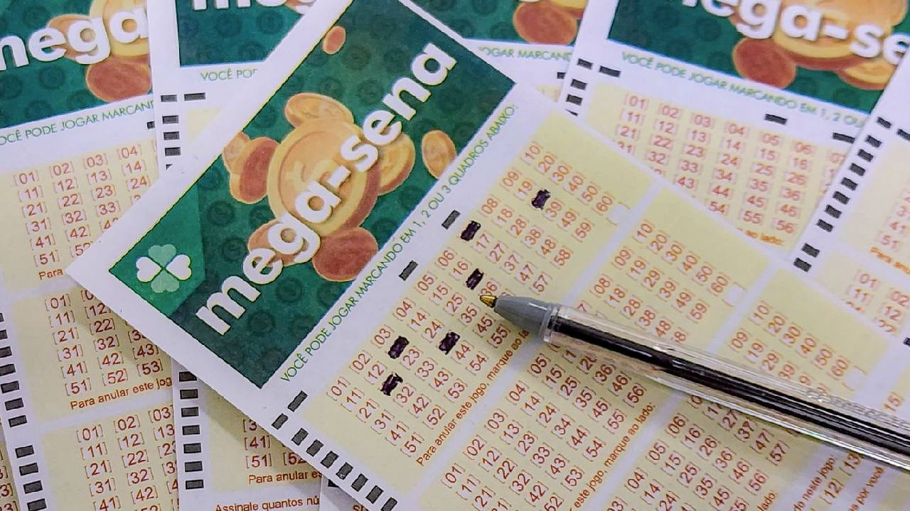 Mega-Sena acumula para R$ 135 milhões; confira as dezenas sorteadas