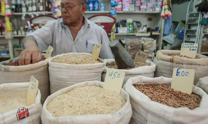 Mercado eleva previsão da inflação para 4,89% este ano