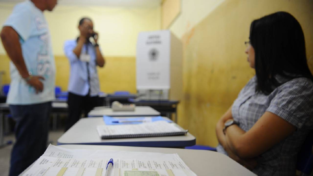Mesários têm papel fundamental na garantia do processo eleitoral