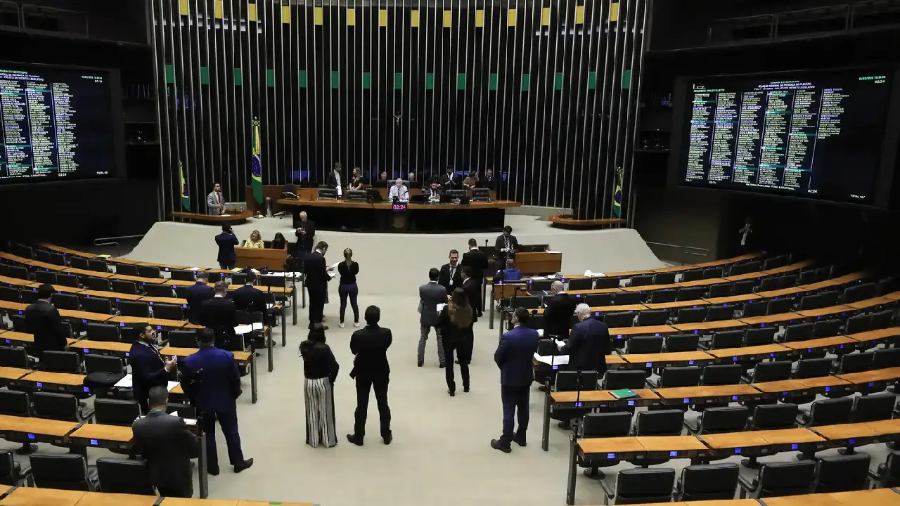 Minirreforma eleitoral limita e parcela multa a partidos políticos