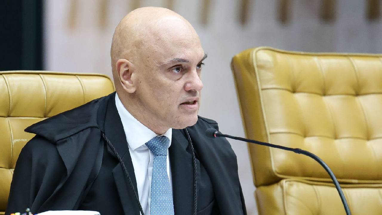 Moraes encaminha a Fachin pedido de investigação contra Mendonça