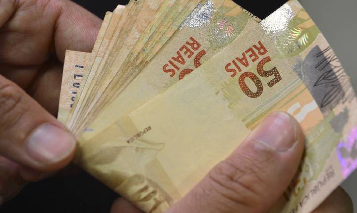 Número de superendividados no Brasil cresceu 75% em cinco anos, diz BC