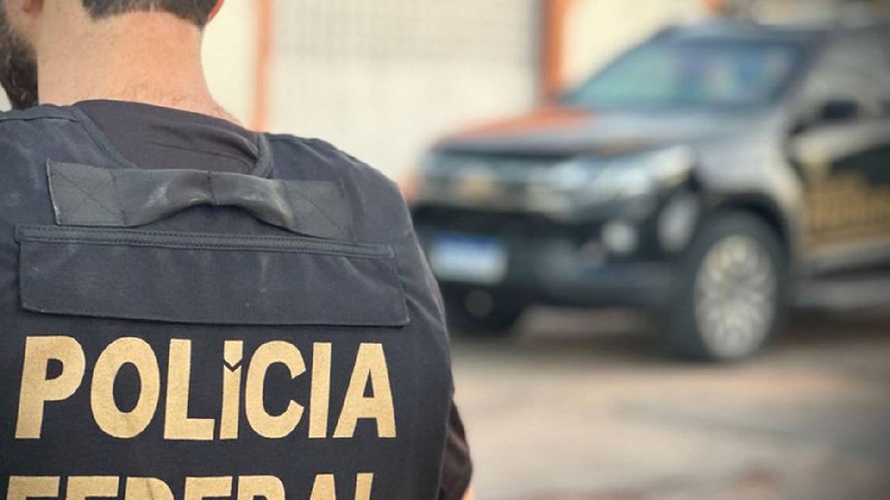PF investiga uso de broches com câmera para gravar votos