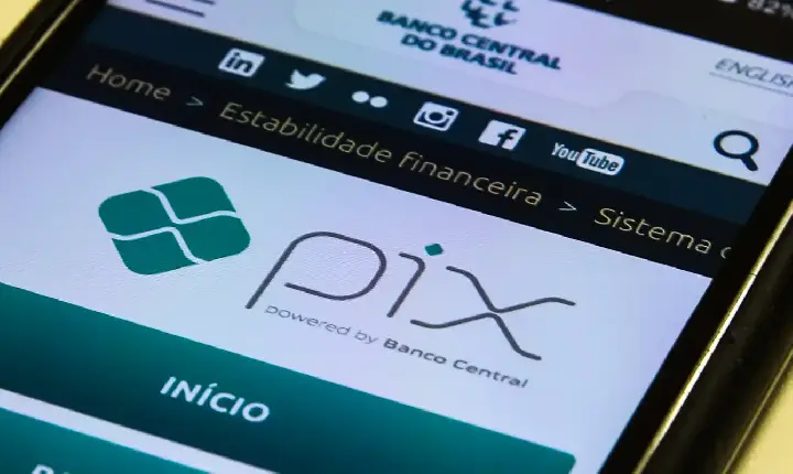 Pix por aproximação completa um ano com baixa adesão