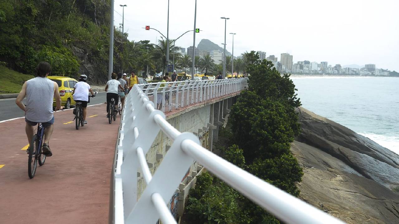 Prefeitura do Rio fecha Ciclovia Tim Maia após ondas de 2 metros