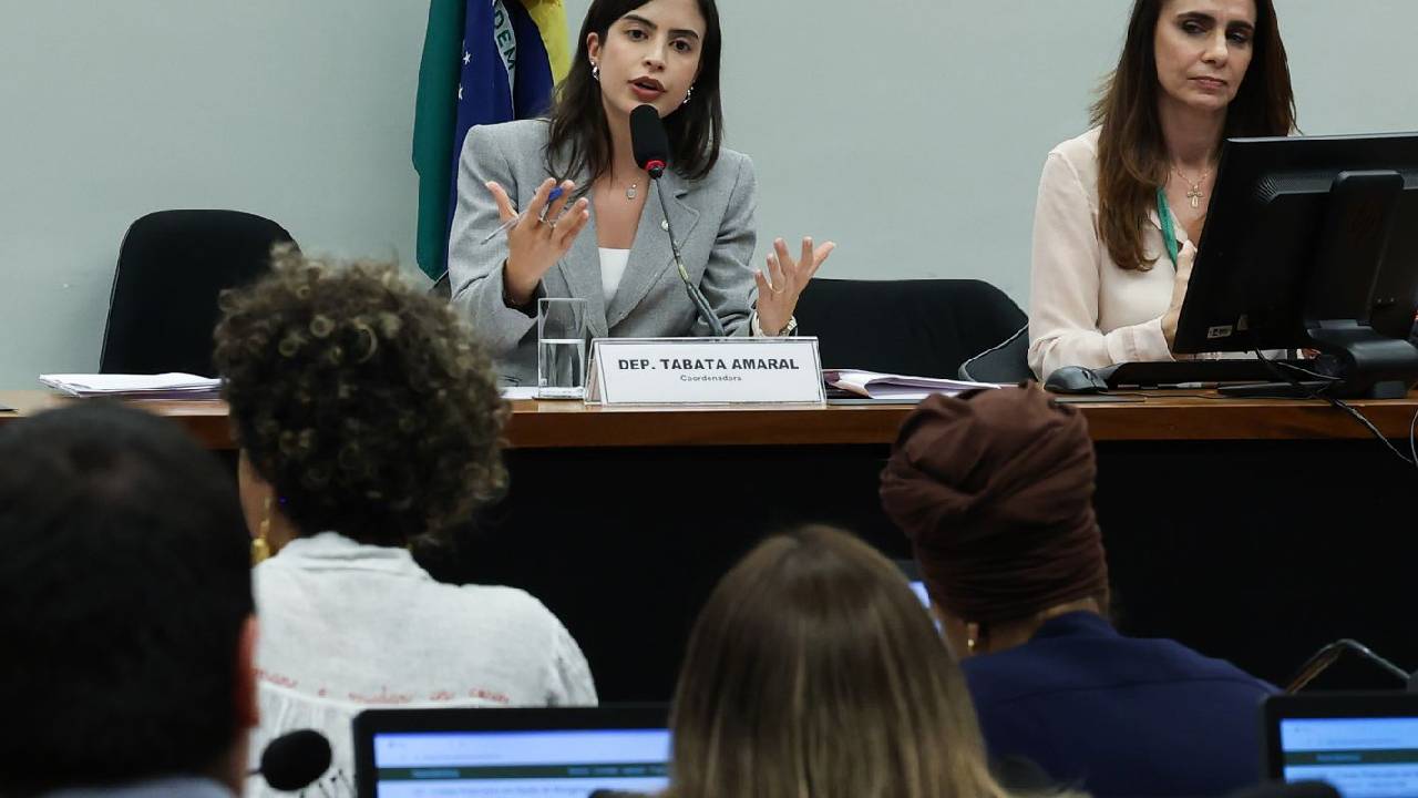Proposta que criminaliza misoginia avança na Câmara dos Deputados