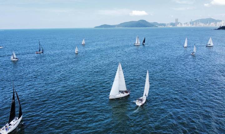 Regata celebra os 64 anos de Navegantes e deve reunir cerca de 100 velejadores