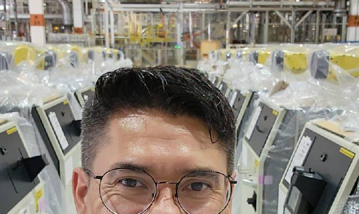 Robôs nas fábricas, novos profissionais no chão de produção