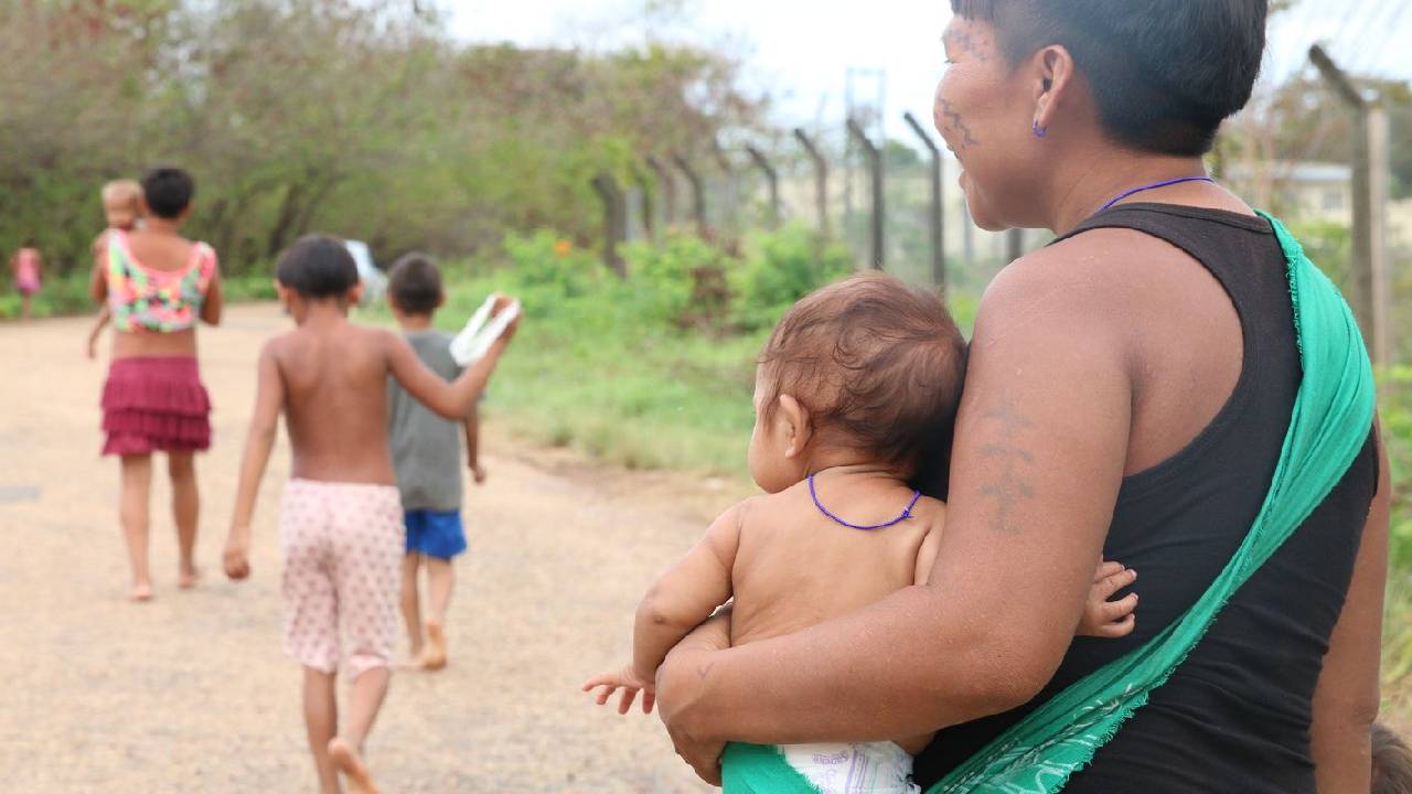 Saúde cria comitê para reduzir morte materna e infantil indígena