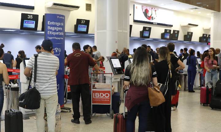  Setor de serviços cai 0,4% em maio por recuo na área de transportes