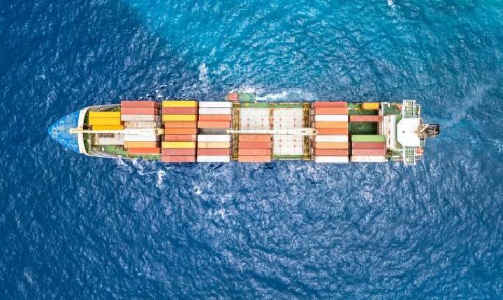 Tensão no Oriente Médio leva empresas a redesenhar rotas comerciais e pressionar logística global