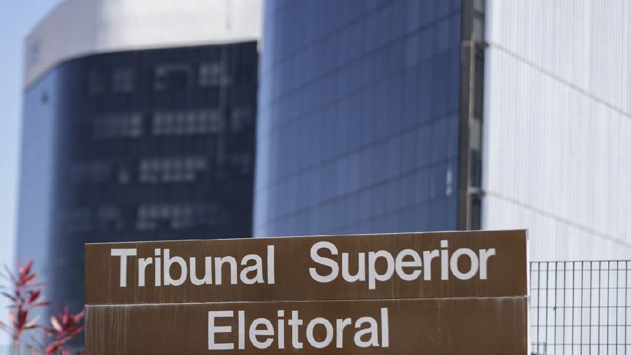 TSE barra anúncios de Lula acusando Flávio de ser contra escala 6x1