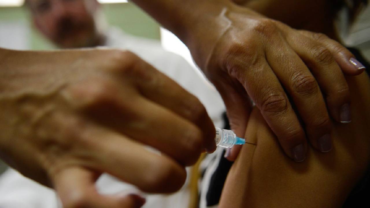 Vacinação de adolescentes de 15 a 19 anos contra o HPV é prorrogada