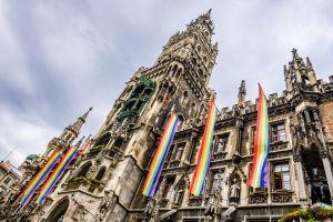 Férias inclusivas: São Paulo é um dos 10 destinos no mundo com mais opções de hospedagem para viajantes LGBTQ+ em 2024, de acordo com a Booking.com