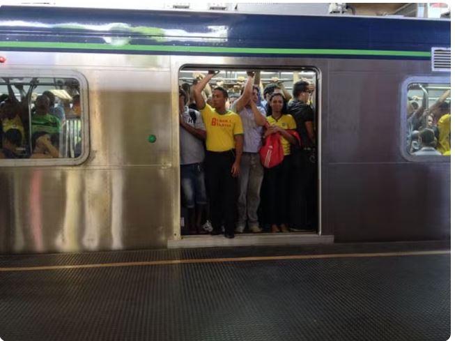 Linha Centro do Metrô volta a funcionar após 24h parada por problema na rede elétrica